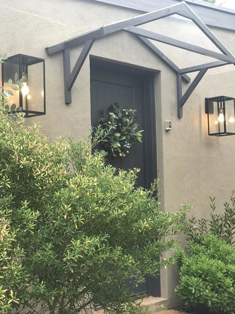 Adelaide Hills Retreats - Sunshine Coast Guide 7