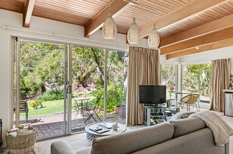 Adelaide Hills Retreats - Sunshine Coast Guide 16