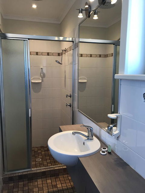 Robetown Motor Inn & Apartments - Sunshine Coast Guide 14