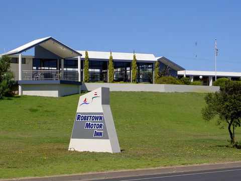 Robetown Motor Inn & Apartments - Sunshine Coast Guide 0