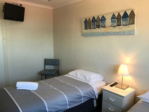 Robetown Motor Inn & Apartments - Sunshine Coast Guide 13