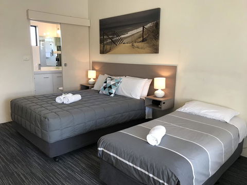 Robetown Motor Inn & Apartments - Sunshine Coast Guide 11