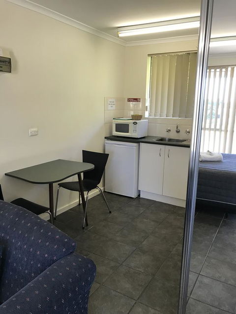 Robetown Motor Inn & Apartments - Sunshine Coast Guide 42