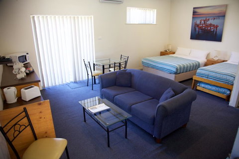 Guichen Bay Motel - Sunshine Coast Guide 44