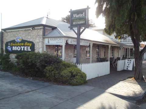 Guichen Bay Motel - Sunshine Coast Guide 0