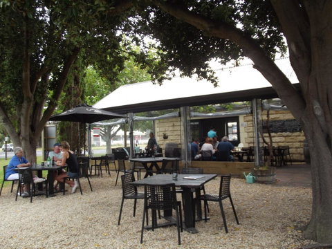 Guichen Bay Motel - Sunshine Coast Guide 4