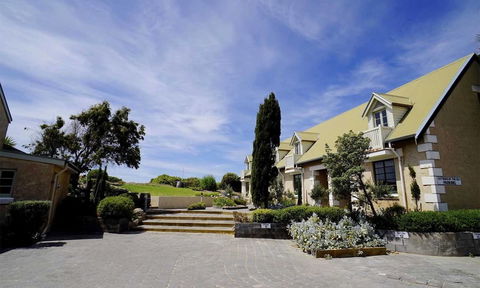 Caledonian Inn - Sunshine Coast Guide 0