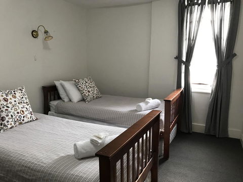 Caledonian Inn - Sunshine Coast Guide 31