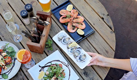 Caledonian Inn - Sunshine Coast Guide 18