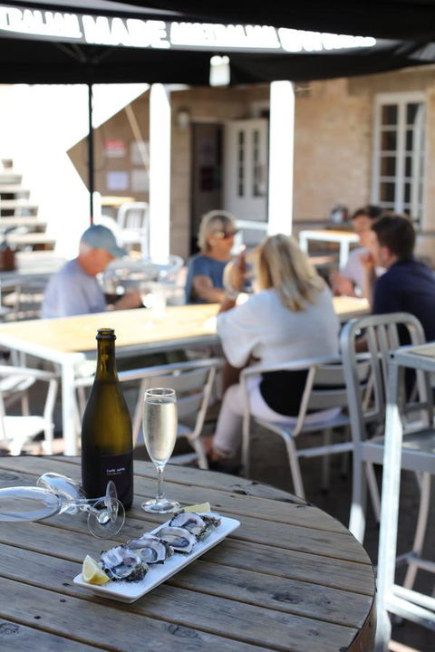 Caledonian Inn - Sunshine Coast Guide 16