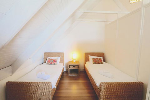 Caledonian Inn - Sunshine Coast Guide 9
