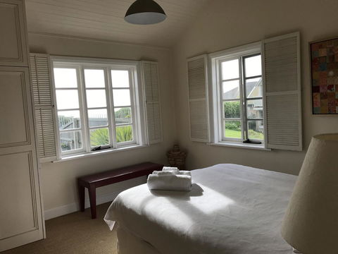 Caledonian Inn - Sunshine Coast Guide 29