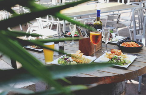 Caledonian Inn - Sunshine Coast Guide 19