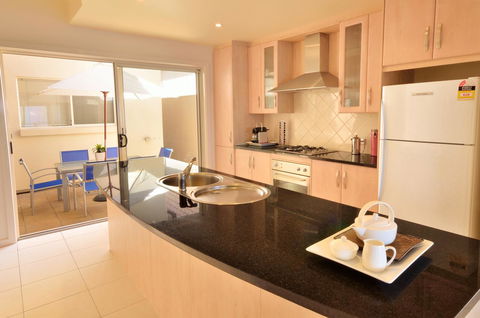Adelaide Luxury Beach House - Sunshine Coast Guide 26