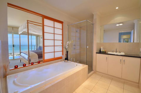 Adelaide Luxury Beach House - Sunshine Coast Guide 11