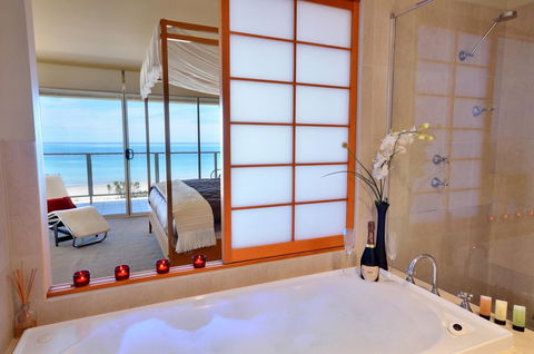 Adelaide Luxury Beach House - Sunshine Coast Guide 10