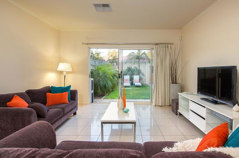 Adelaide Luxury Beach House - Sunshine Coast Guide 32
