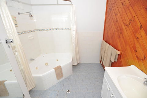 Kangaroo Island Seaview Motel - Sunshine Coast Guide 25