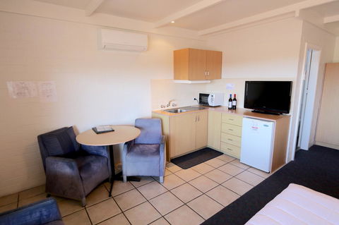 Harbour View Motel - Sunshine Coast Guide 23