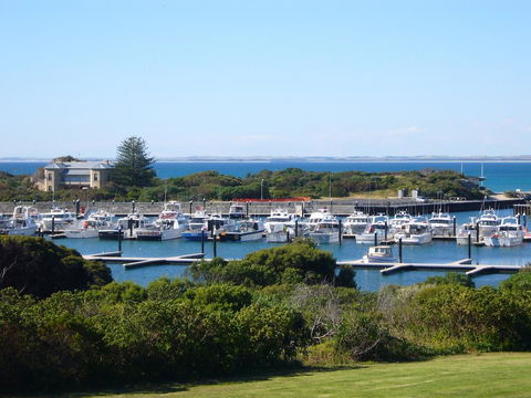 Harbour View Motel - Sunshine Coast Guide 0