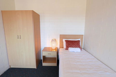 Harbour View Motel - Sunshine Coast Guide 22