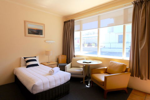 Harbour View Motel - Sunshine Coast Guide 37