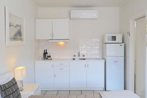 Harbour View Motel - Sunshine Coast Guide 30