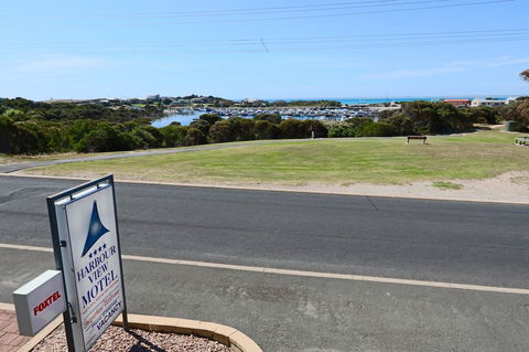 Harbour View Motel - Sunshine Coast Guide 9