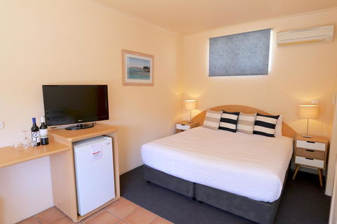 Harbour View Motel - Sunshine Coast Guide 36