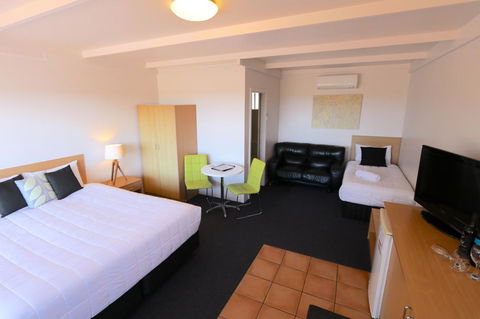 Harbour View Motel - Sunshine Coast Guide 18
