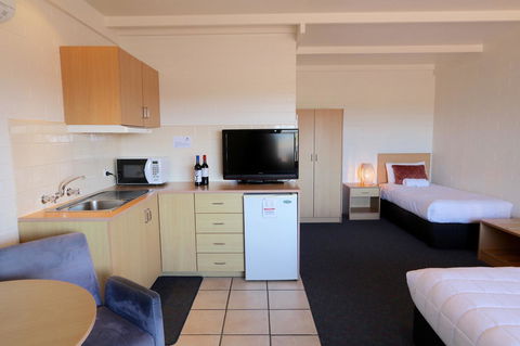 Harbour View Motel - Sunshine Coast Guide 27