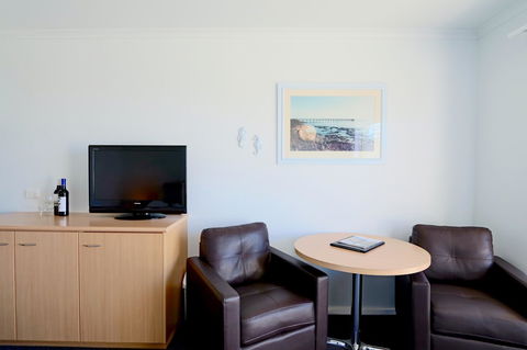 Harbour View Motel - Sunshine Coast Guide 5
