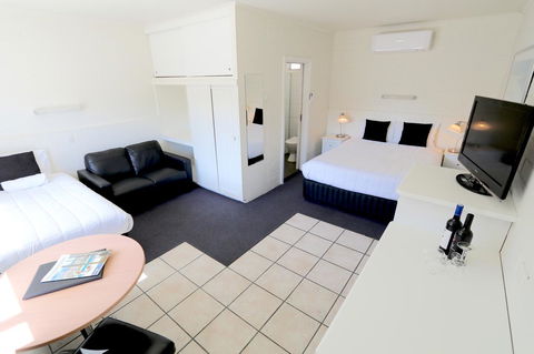 Harbour View Motel - Sunshine Coast Guide 41