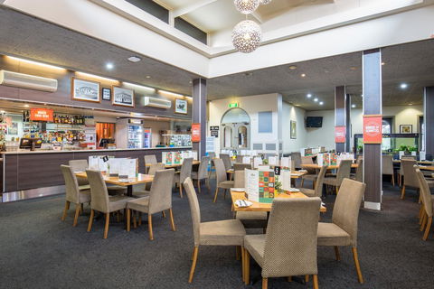 Nightcap At Federal Hotel Mt Gambier - Sunshine Coast Guide 15