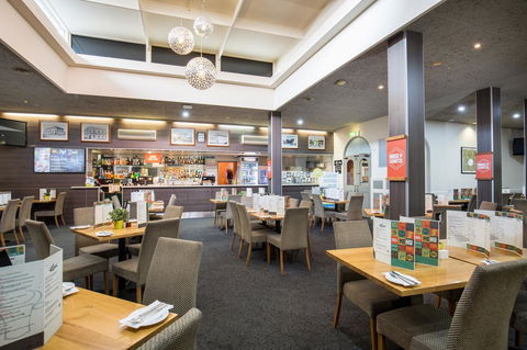 Nightcap At Federal Hotel Mt Gambier - Sunshine Coast Guide 14