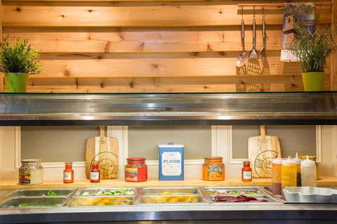 Nightcap At Federal Hotel Mt Gambier - Sunshine Coast Guide 10