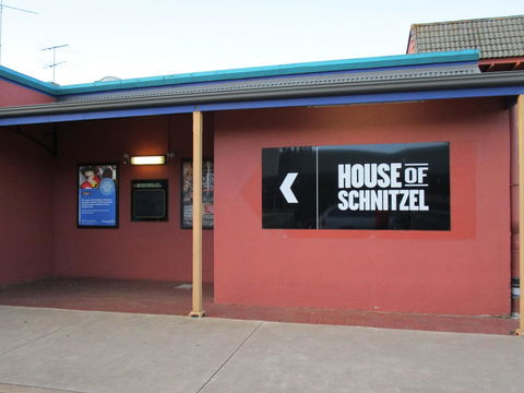 Nightcap At Federal Hotel Mt Gambier - Sunshine Coast Guide 23