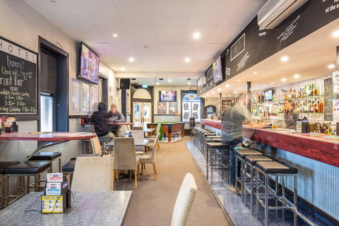 Nightcap At Federal Hotel Mt Gambier - Sunshine Coast Guide 7