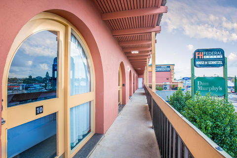 Nightcap At Federal Hotel Mt Gambier - Sunshine Coast Guide 18