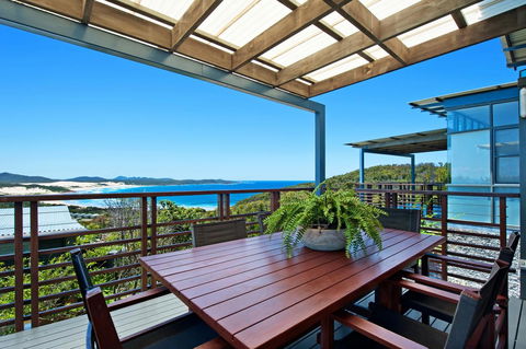 One Mile Retreat - Sunshine Coast Guide 1