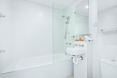 One Mile Retreat - Sunshine Coast Guide 11