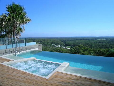 One Mile Retreat - Sunshine Coast Guide 2