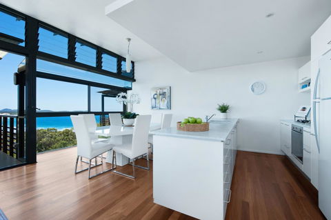 One Mile Retreat - Sunshine Coast Guide 5