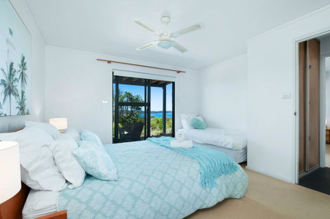 One Mile Retreat - Sunshine Coast Guide 7
