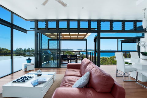 One Mile Retreat - Sunshine Coast Guide 0