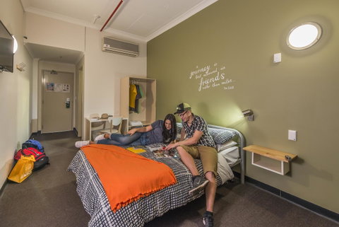 YHA Adelaide Central - Sunshine Coast Guide 36