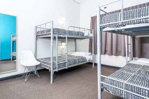 YHA Adelaide Central - Sunshine Coast Guide 33