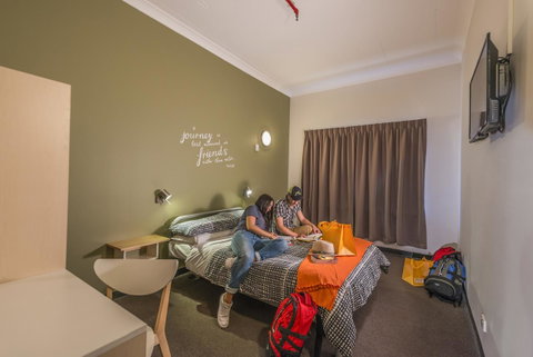 YHA Adelaide Central - Sunshine Coast Guide 39