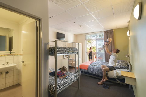 YHA Adelaide Central - Sunshine Coast Guide 37