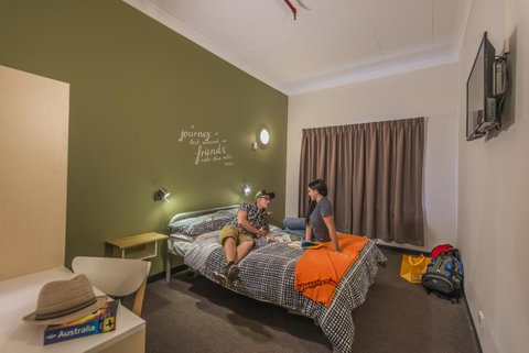 YHA Adelaide Central - Sunshine Coast Guide 41